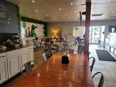 odd birds cafe.